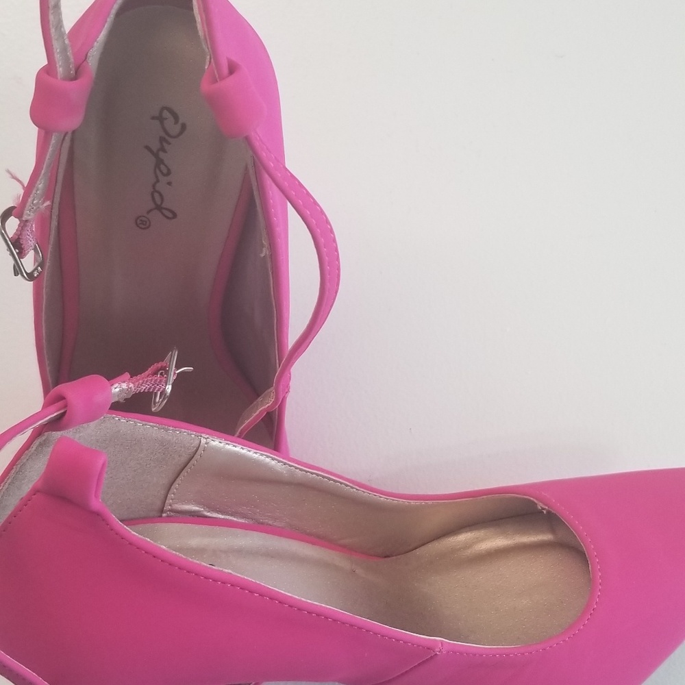Woman heel shoes